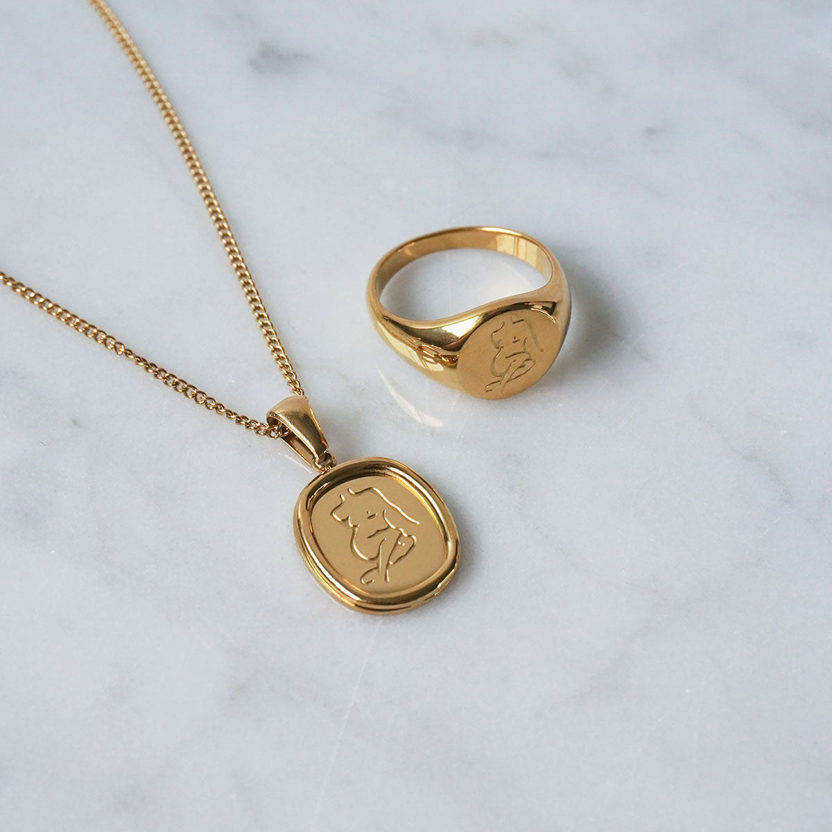 Memento Signet Ring